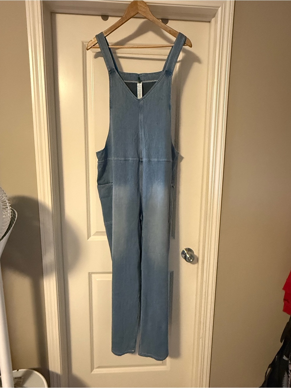 HALARA Light Wash Denim-Look Sleeveless Jumpsuit